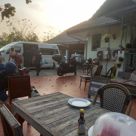 Plus Hostel Ayutthaya Exterior photo