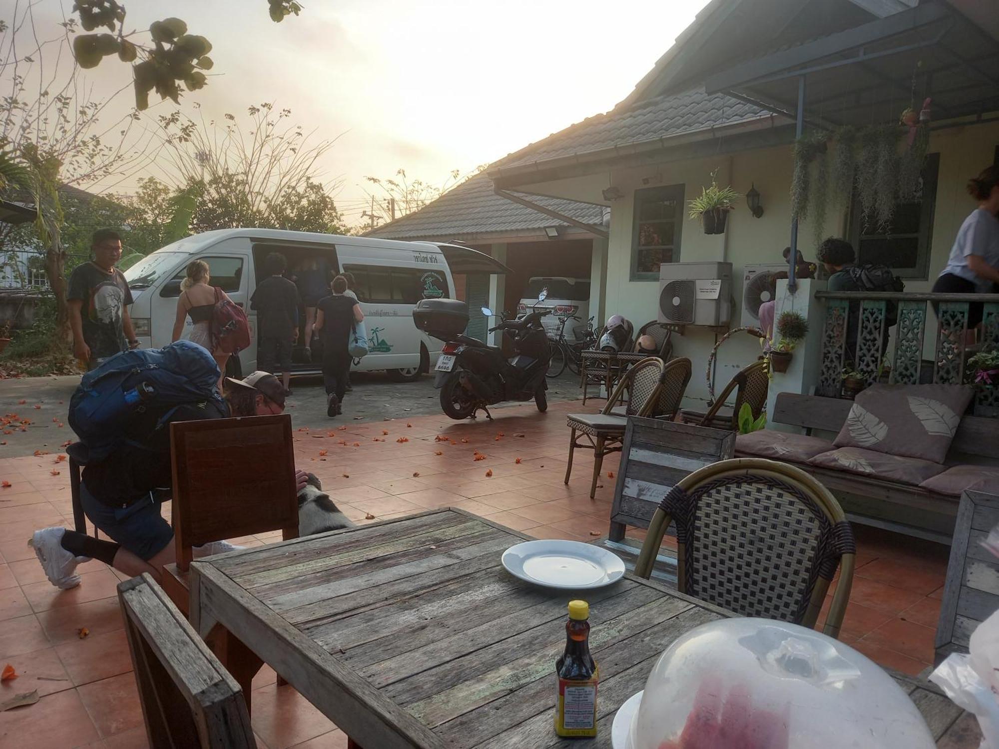 Plus Hostel Ayutthaya Exterior photo