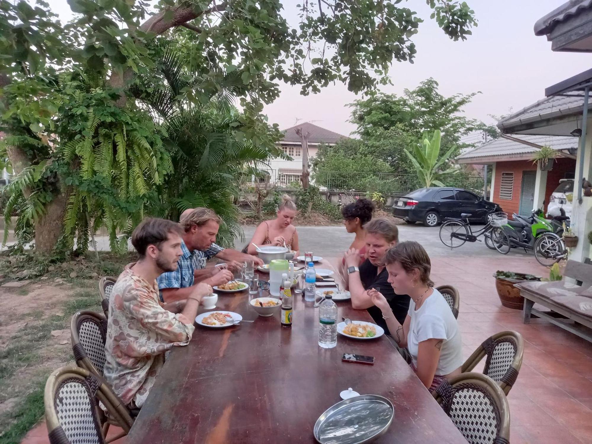 Plus Hostel Ayutthaya Exterior photo