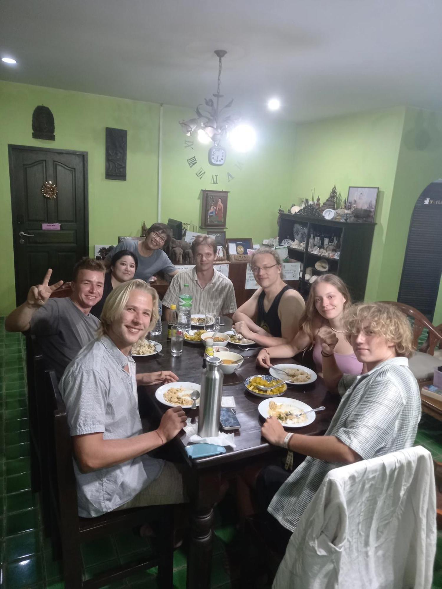 Plus Hostel Ayutthaya Exterior photo